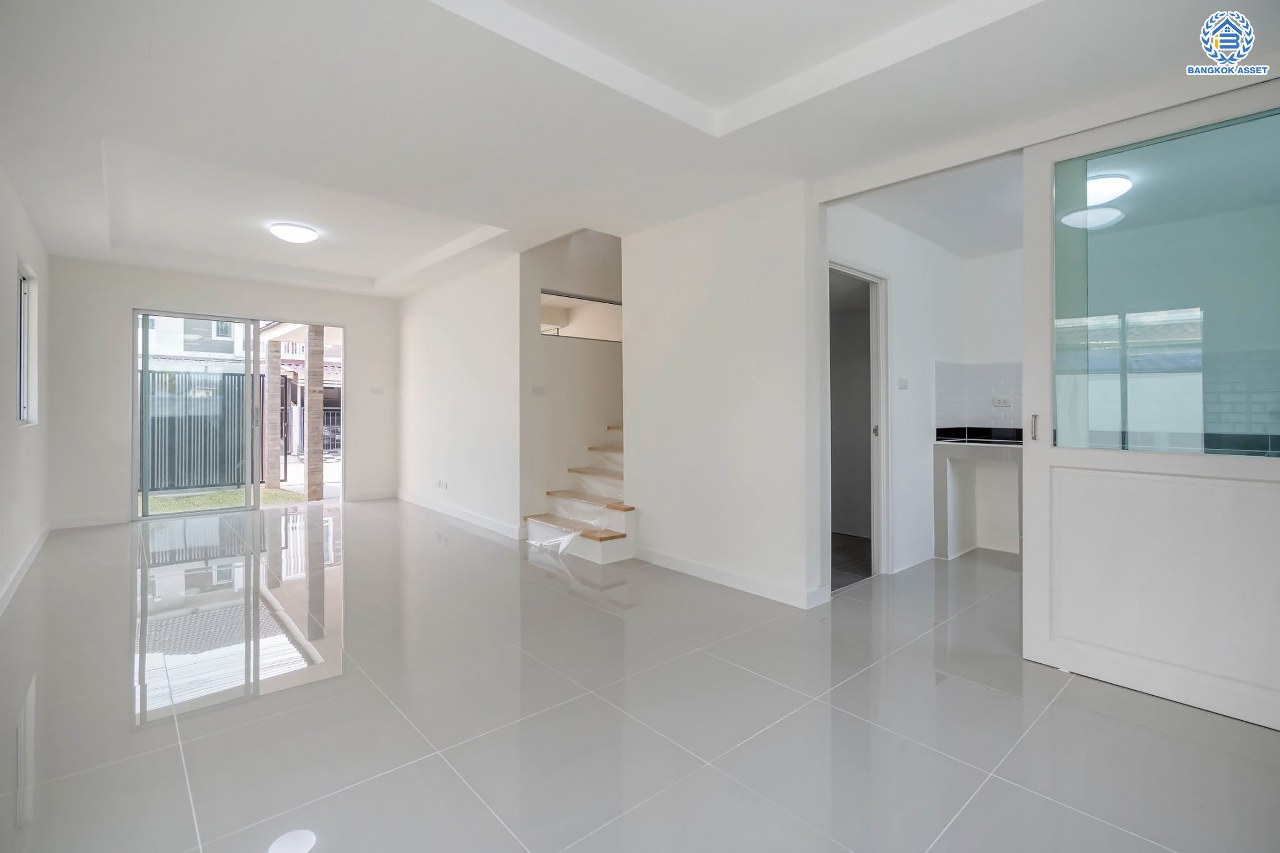 บ้านมือสองตกแต่งใหม่ โครงการ พฤกษาวิลล์63/1 นครอินทร์-พระราม5 หลังมุม สภาพแวดล้อมดี เนื้อที่ 48.8 ตร.ว. ฟังก์ชัน 3 ห้องนอน 2 ห้องน้ำ ที่จอดรถ 1 คัน บนทำเลโซนเมือง! เดินทางสะดวก เข้า-ออกทาง ซอยวัดสังฆทาน ใกล้สะพานพระราม5 และรถไฟฟ้าสถานี "แยกติวานนท์"...